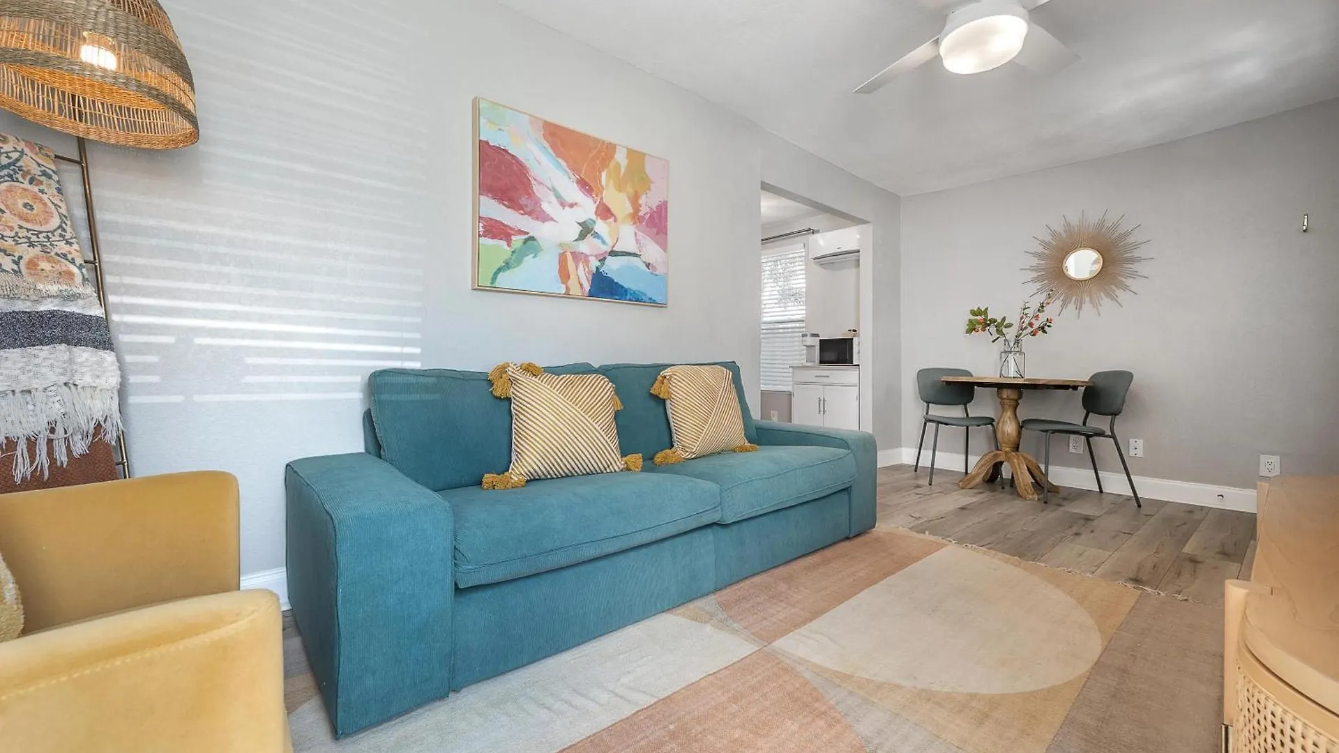 kontakty Charming Updated Condo In Heart Of Tampa